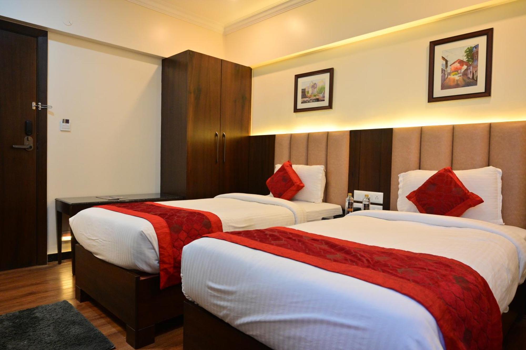 Hotel Golden Riviera Mysore Exterior foto