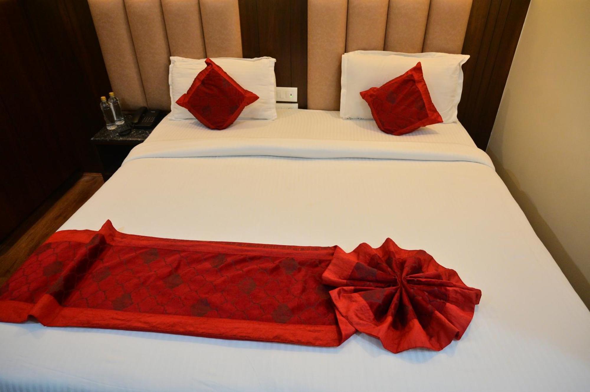 Hotel Golden Riviera Mysore Exterior foto