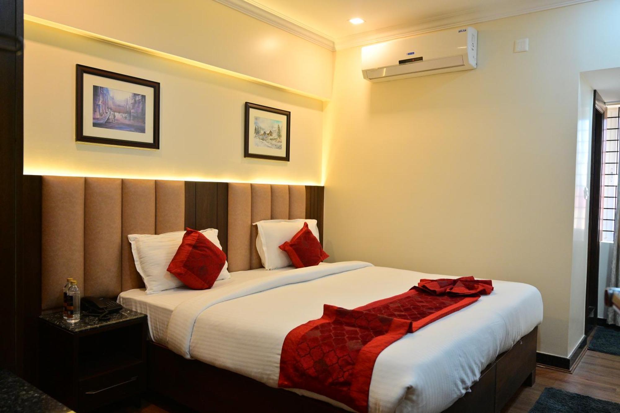 Hotel Golden Riviera Mysore Exterior foto