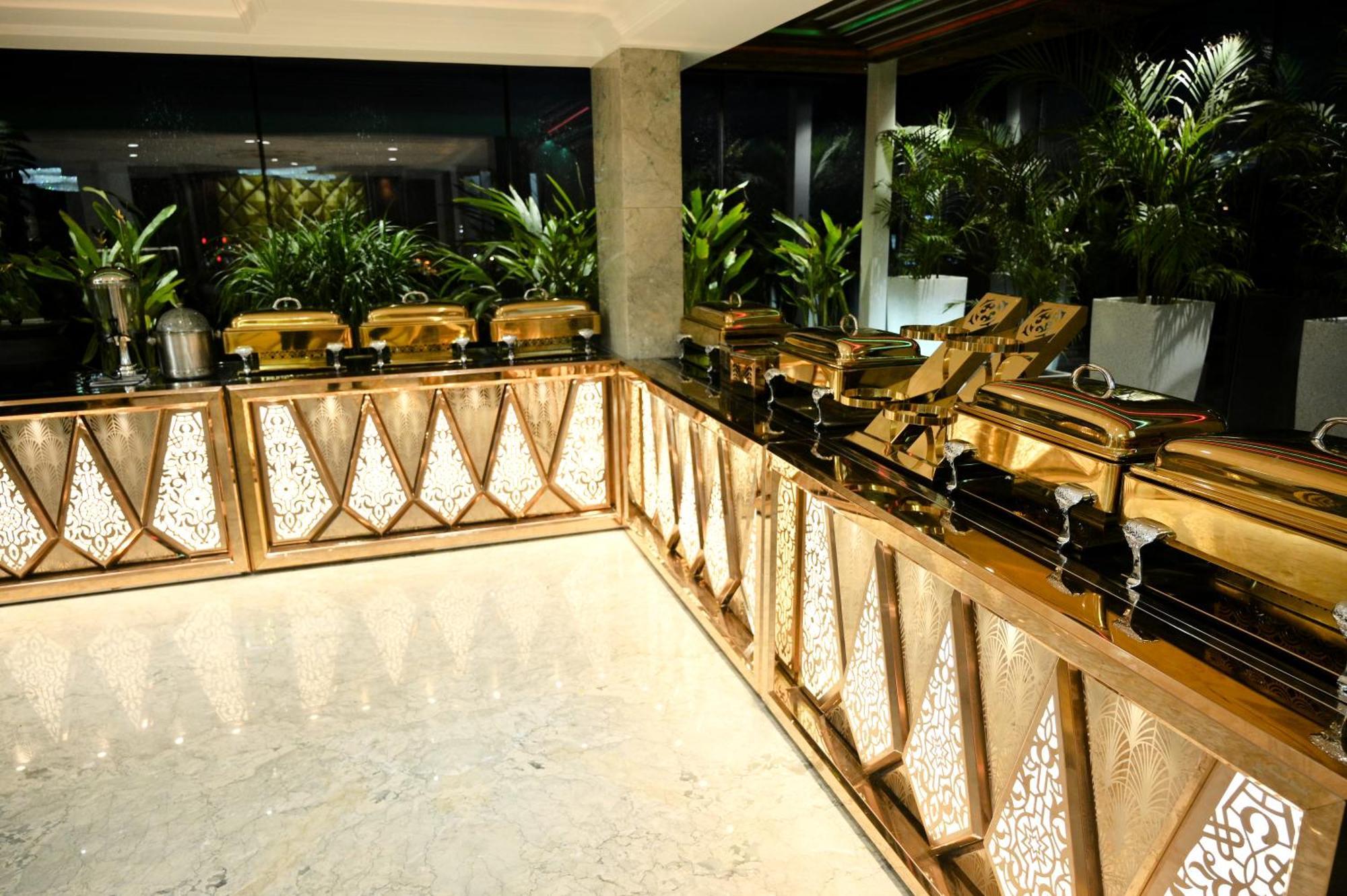 Hotel Golden Riviera Mysore Exterior foto