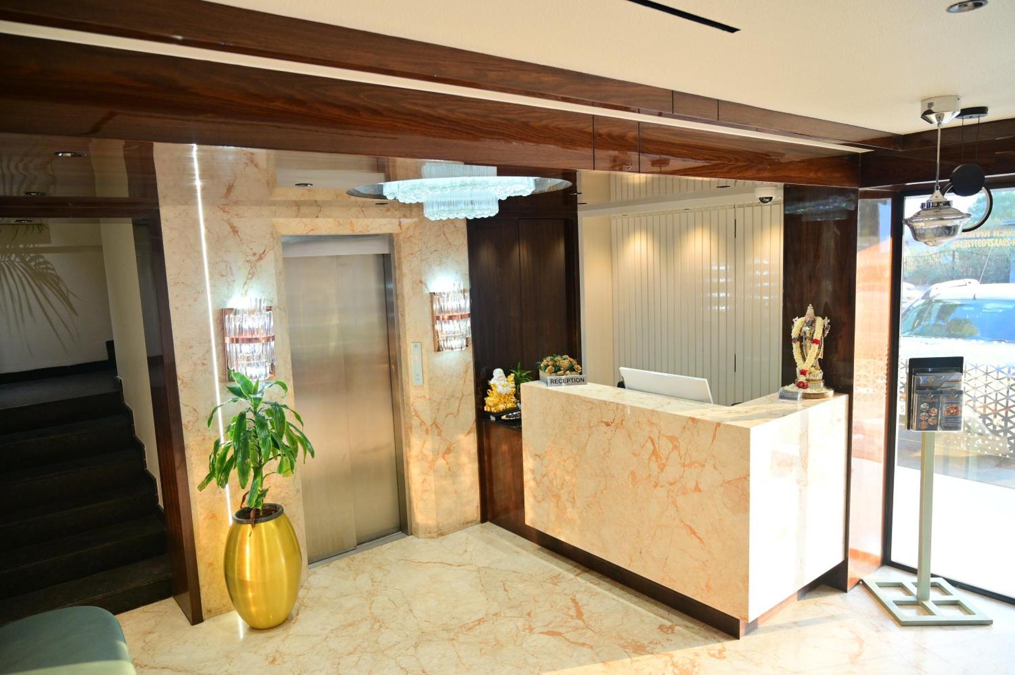 Hotel Golden Riviera Mysore Exterior foto