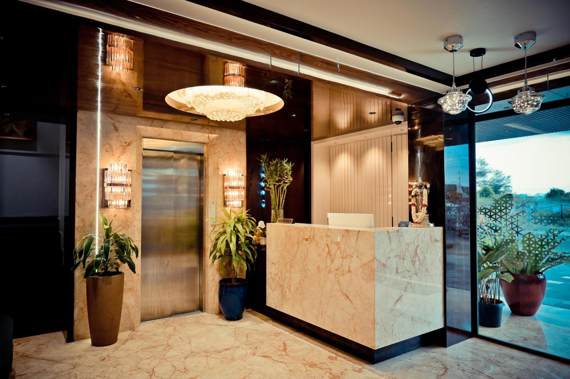 Hotel Golden Riviera Mysore Exterior foto