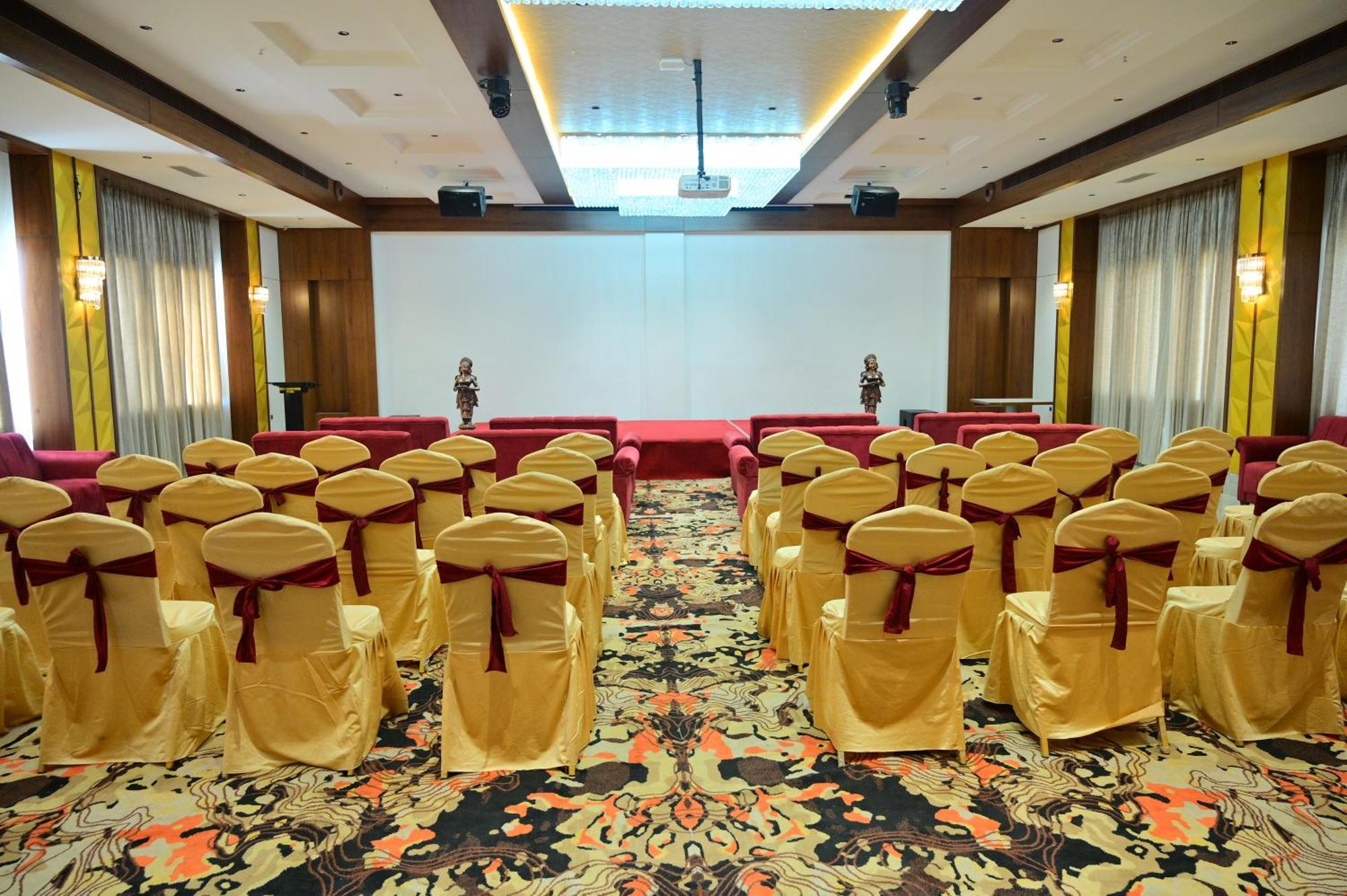 Hotel Golden Riviera Mysore Exterior foto